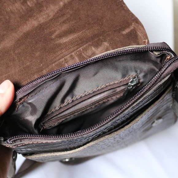 Small Messenger Bag Crossbody Purse Faux Croc Alligator Leather Brown Textured - Picture 7 of 11